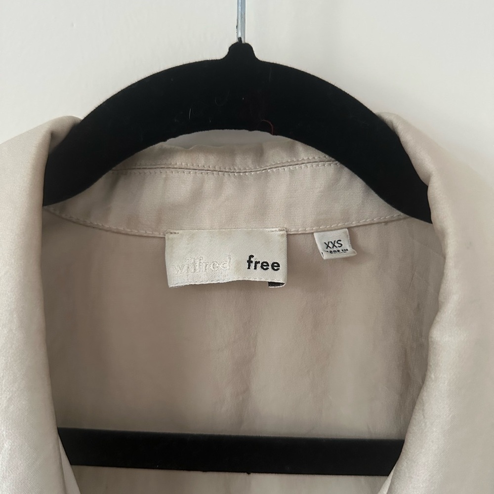 Aritzia Wilfred Free Button Up Tie Front Silky Blouse - XXS - Picture 3 of 5